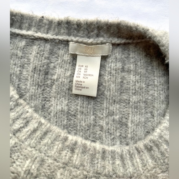 H&M | Light Grey Cropped Sweater - Picture 6 of 16